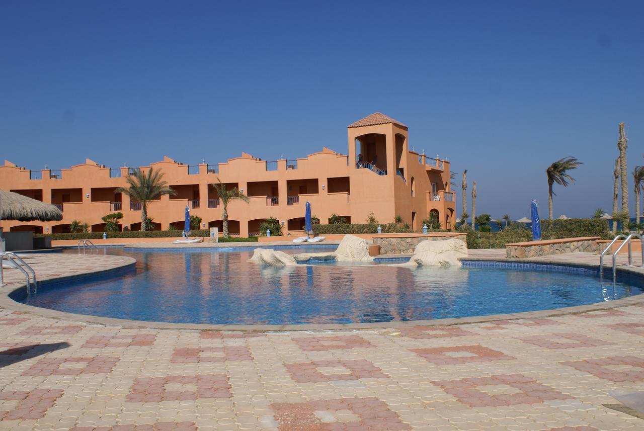 Savanna Empire Spa & Resort Ataqah Exterior foto