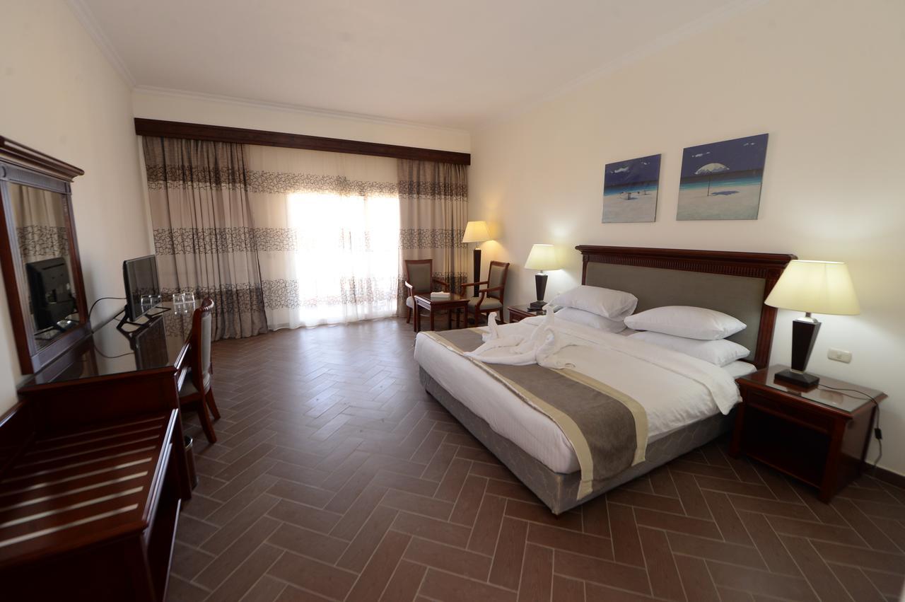 Savanna Empire Spa & Resort Ataqah Exterior foto